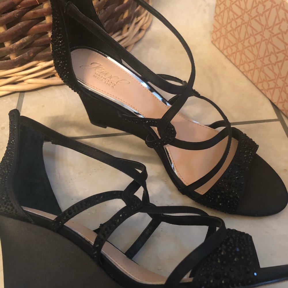Jewel Badgley Mischka size 8 1/2 wedges